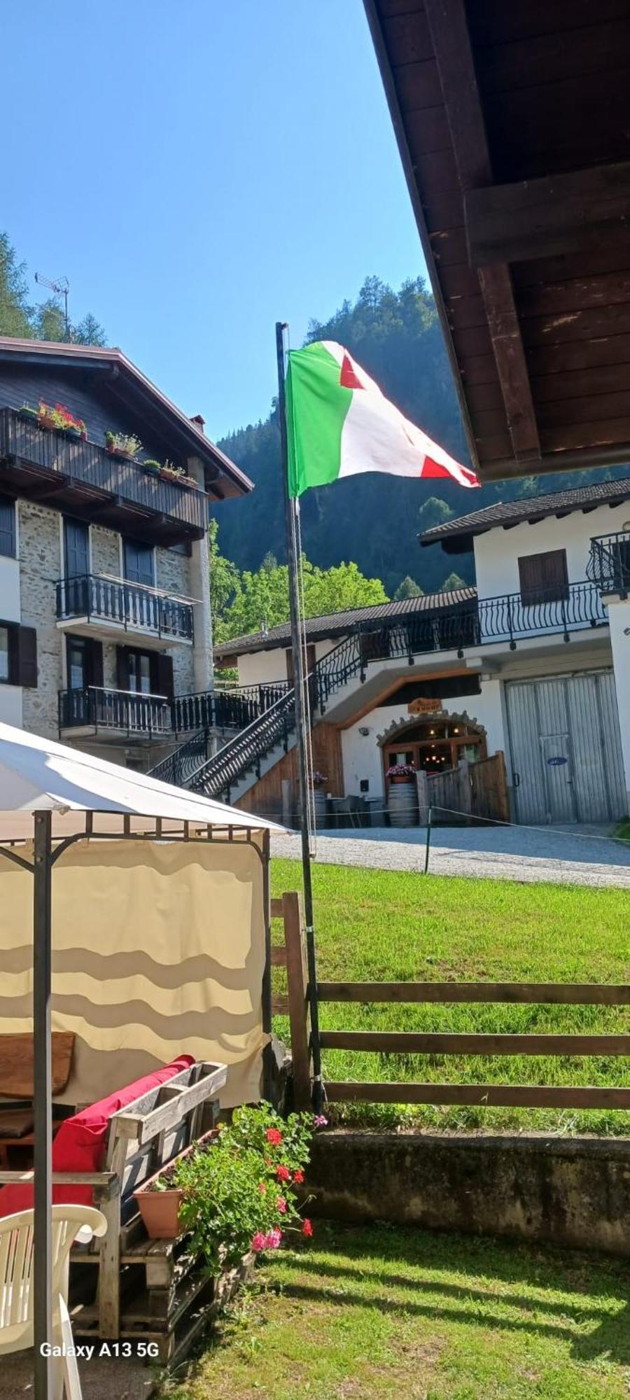Casa Valentino Villa Corteno Golgi ภายนอก รูปภาพ