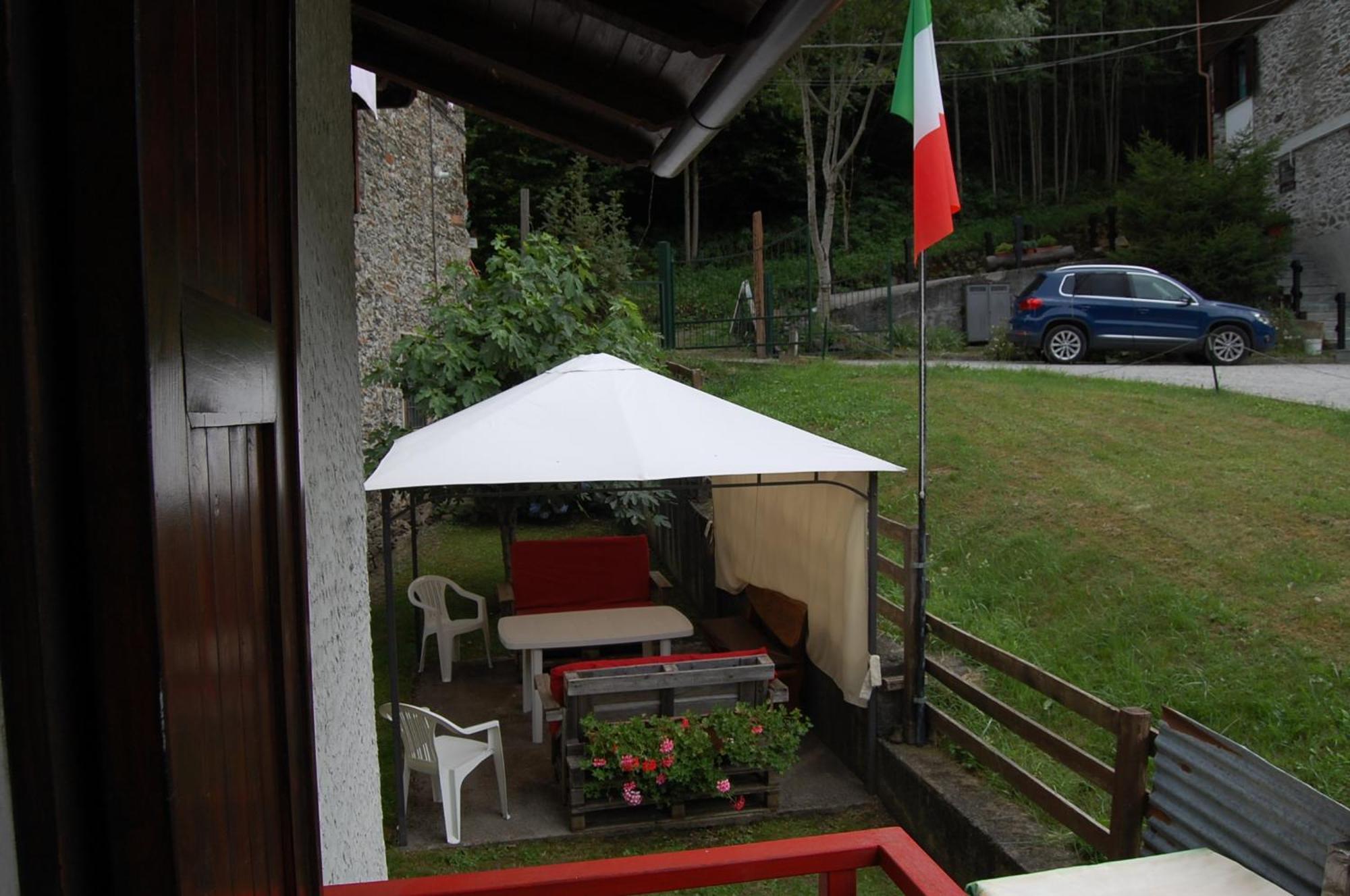 Casa Valentino Villa Corteno Golgi ภายนอก รูปภาพ