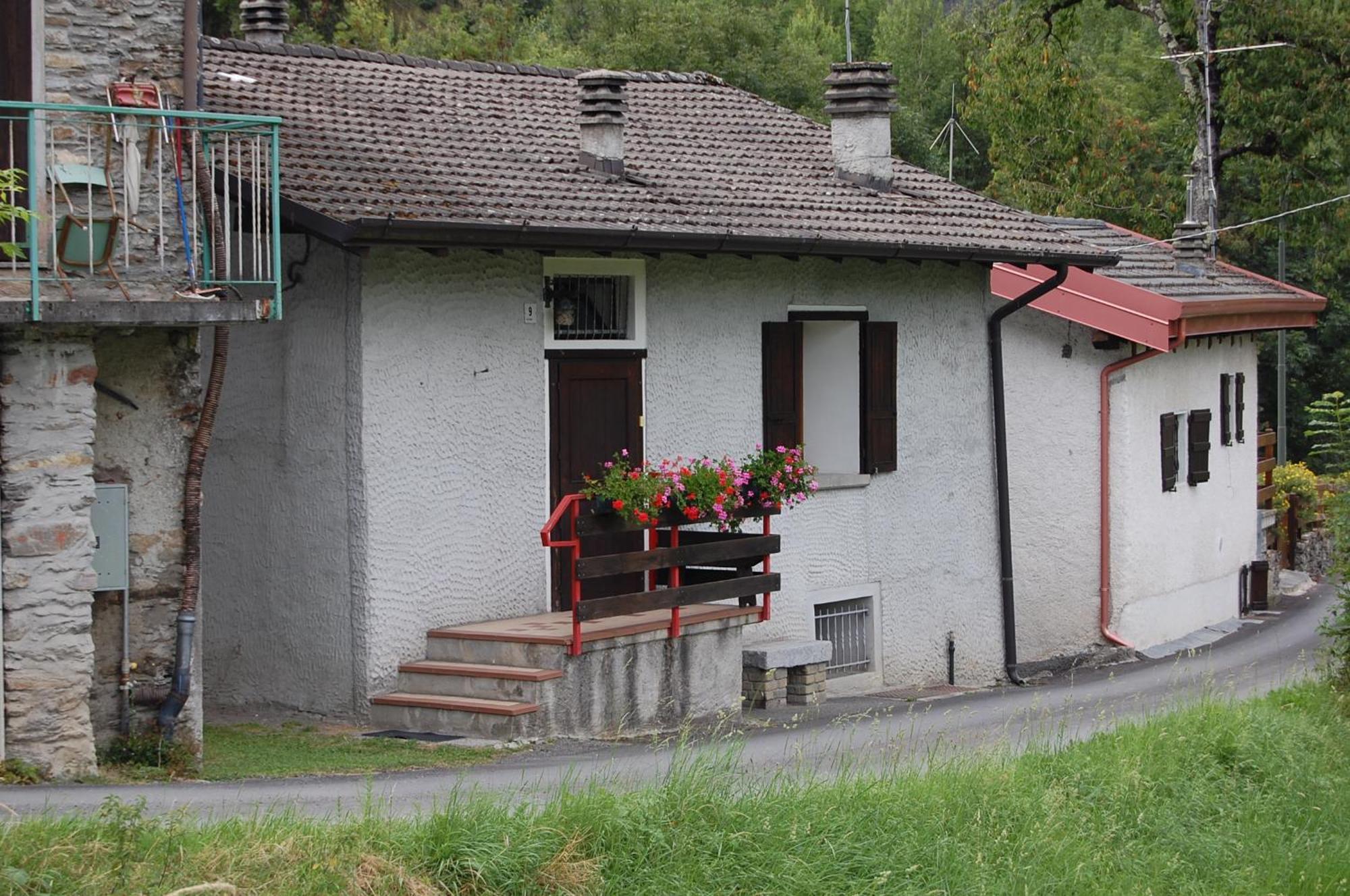 Casa Valentino Villa Corteno Golgi ภายนอก รูปภาพ